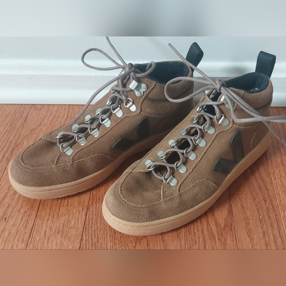 VEJA RORAIMA SUEDE BROWN SNEAKER WITH GUM SOLE, Size 37